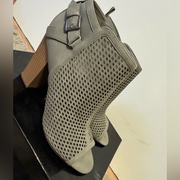 Guess peep toe booties - Picture 3 of 5